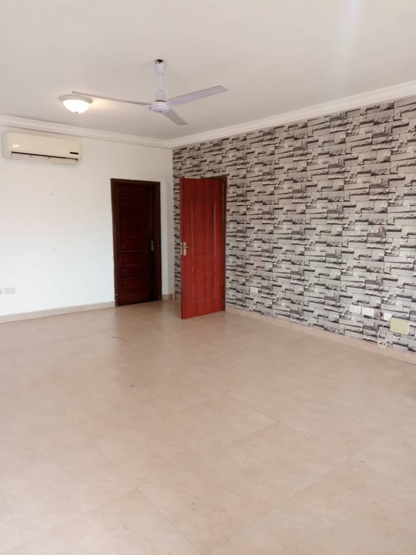 3 bedrooms en-suite apartment at Westland Police Station